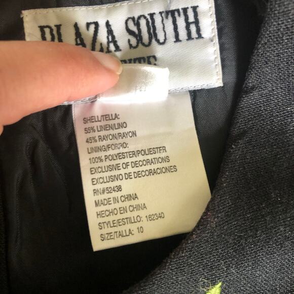 Y2K Plaza South Petite 10 Pineapple Embroidered Linen-Blend 2Pc Set Tank & Capri - Picture 3 of 14